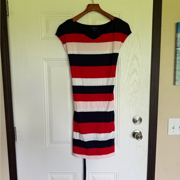 2 for $15 sale: Tommy Hilfiger v-neck cap sleeve belted t-shirt shift dress - M - Picture 2 of 5
